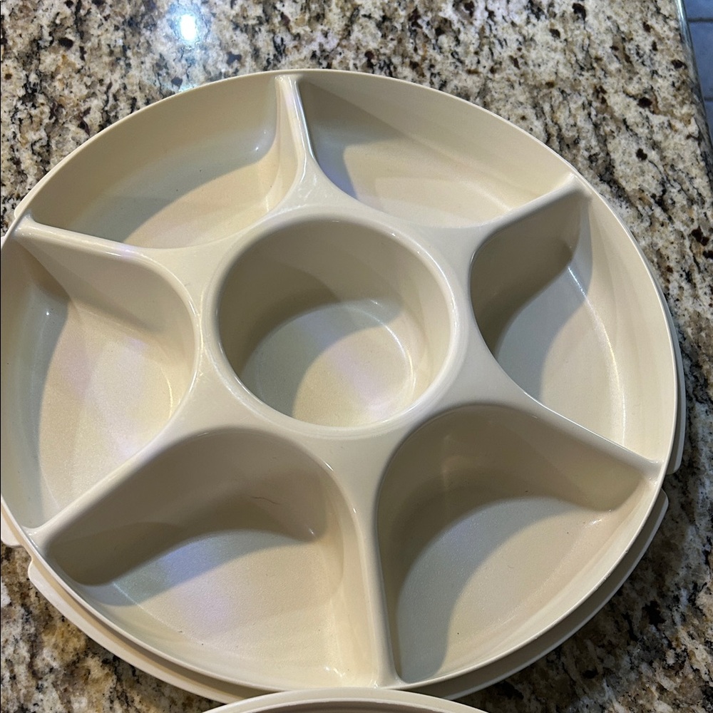 Tupperware Cream Food Storage Container - Picture 4 of 11
